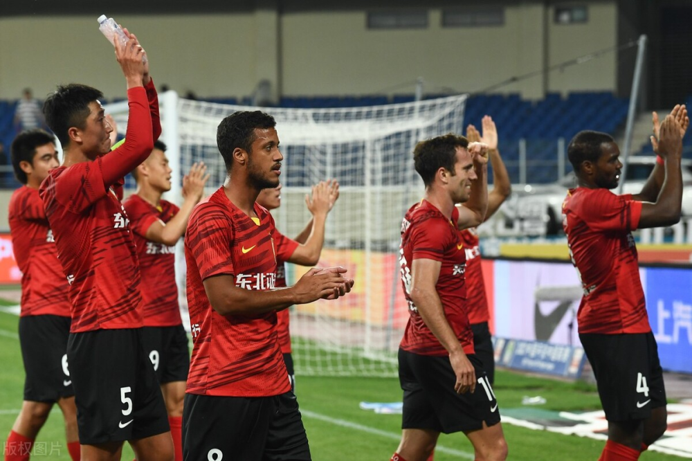 跨国球队联合冲刺双方实力堪比争夺胜利