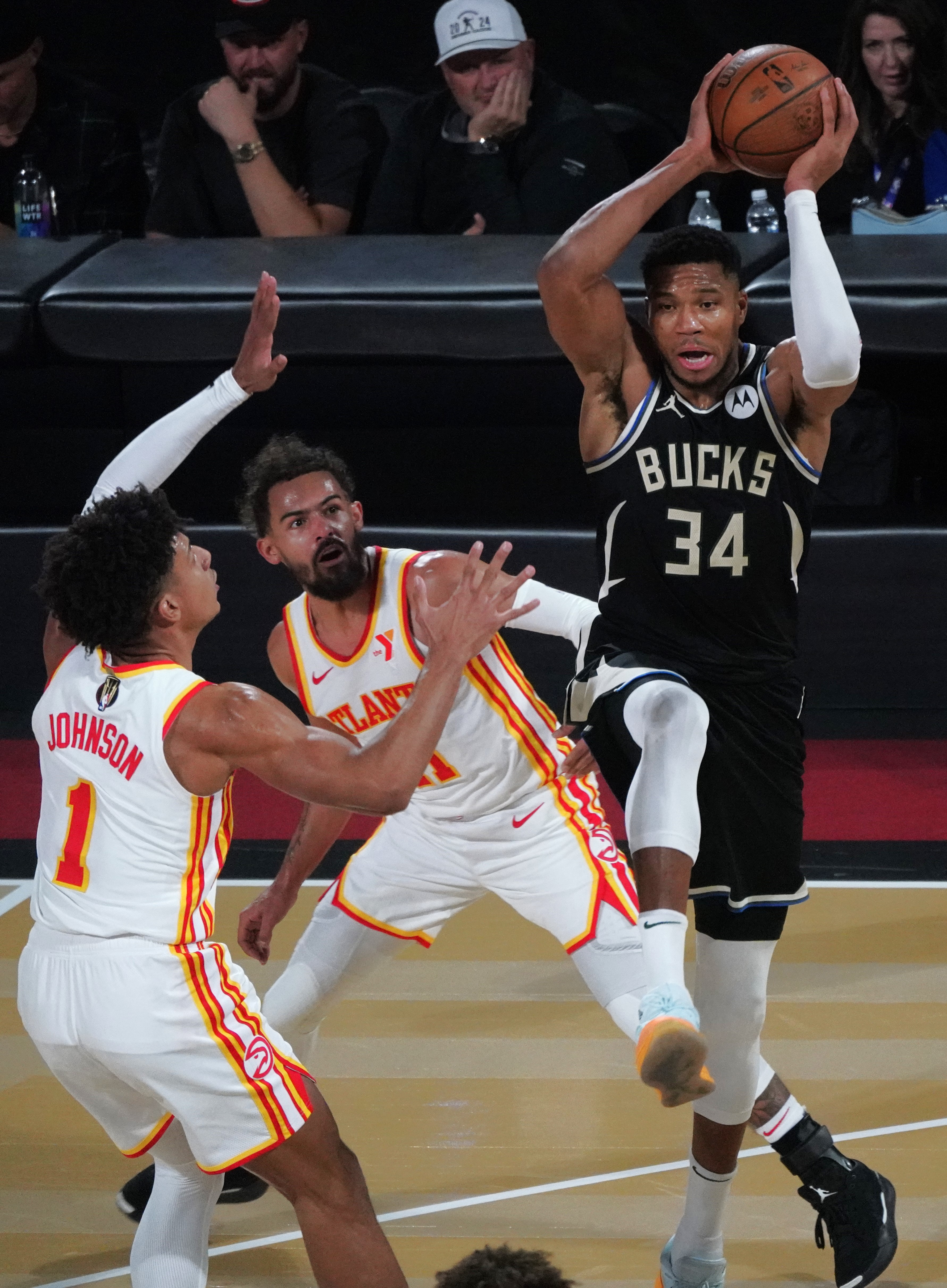 雄鹿内线高效得分，助球队轻松取胜！的简单介绍