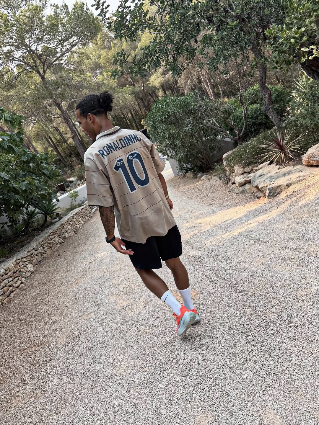 关于罗马力克巴萨，范戴克高光表现的信息