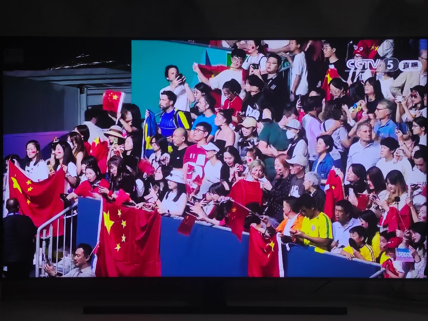 包含体育赛事战况激烈,全球球迷欢声笑语的词条 包含体育赛事战况激烈,全球球迷欢声笑语的词条