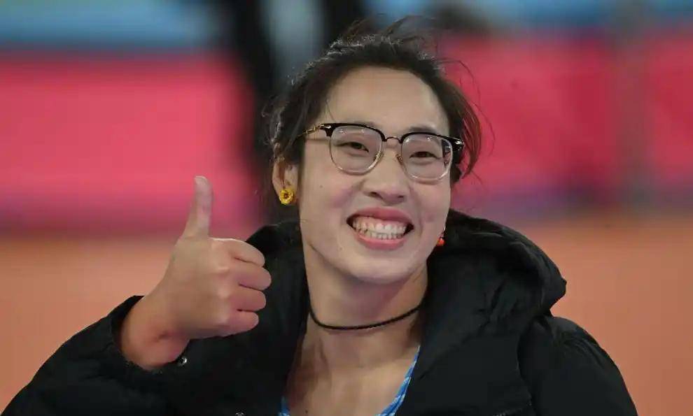 关于东道主运动员力压强敌夺得金牌的信息