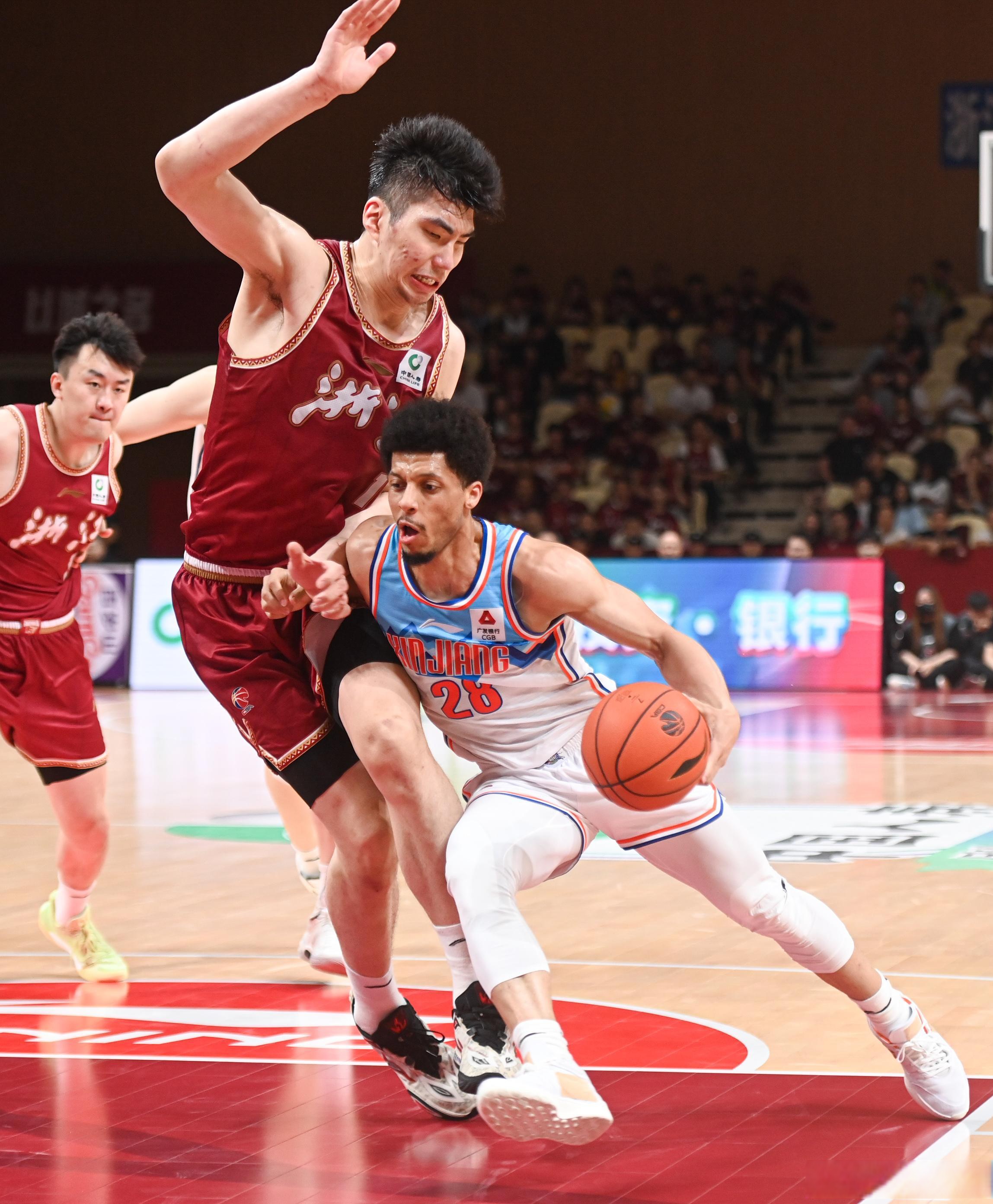 新疆男篮遭遇广东宏远压制，惨遭淘汰出局的简单介绍