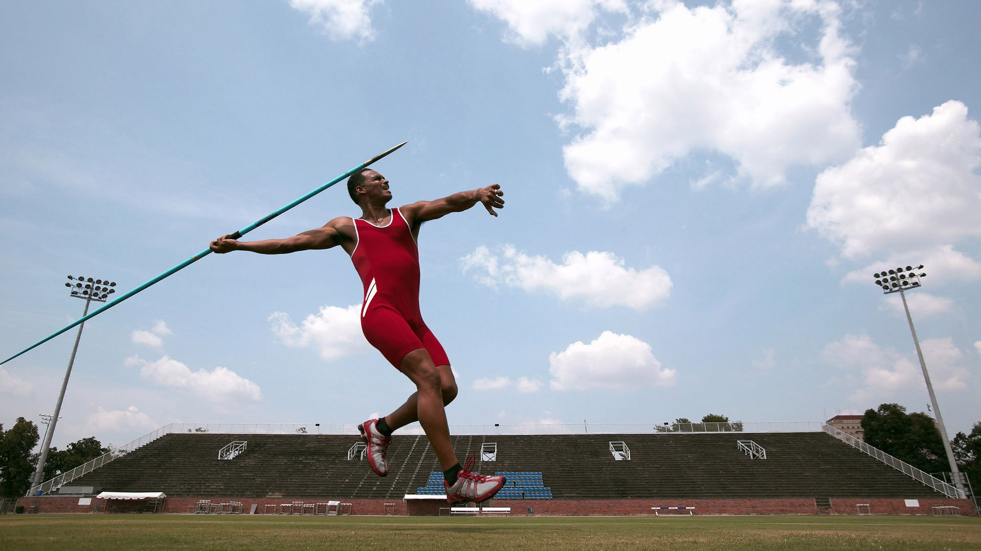 F1新赛季揭幕战与希腊奇迹，速度与韧性的双重奏