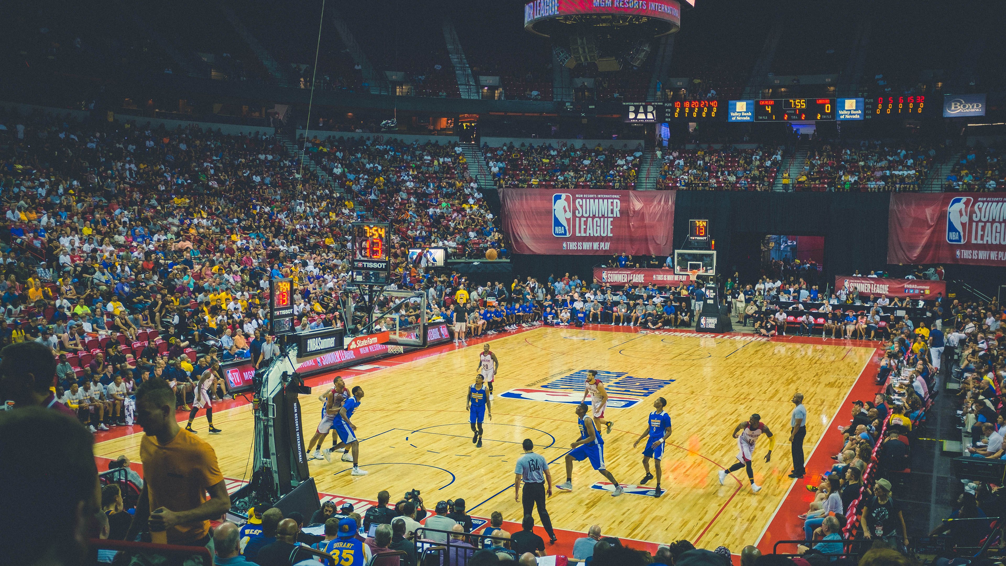 跨界传奇，当公牛的铁蹄踏过布鲁克林，库里的三分雨席卷欧冠之夜